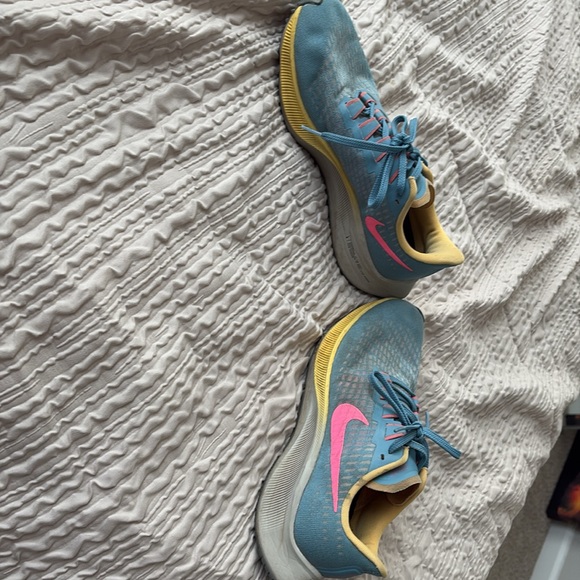 Nike running shoes - Picture 3 of 5